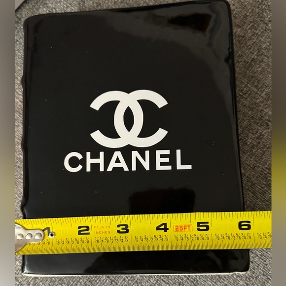 CHANEL Glossy Black Ceramic Flower Vase - Picture 9 of 10